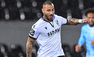 Ricardo Quaresma prepara a trivela para o primeiro golo do Vitória frente ao nacional, jogo patrocinado por SMK